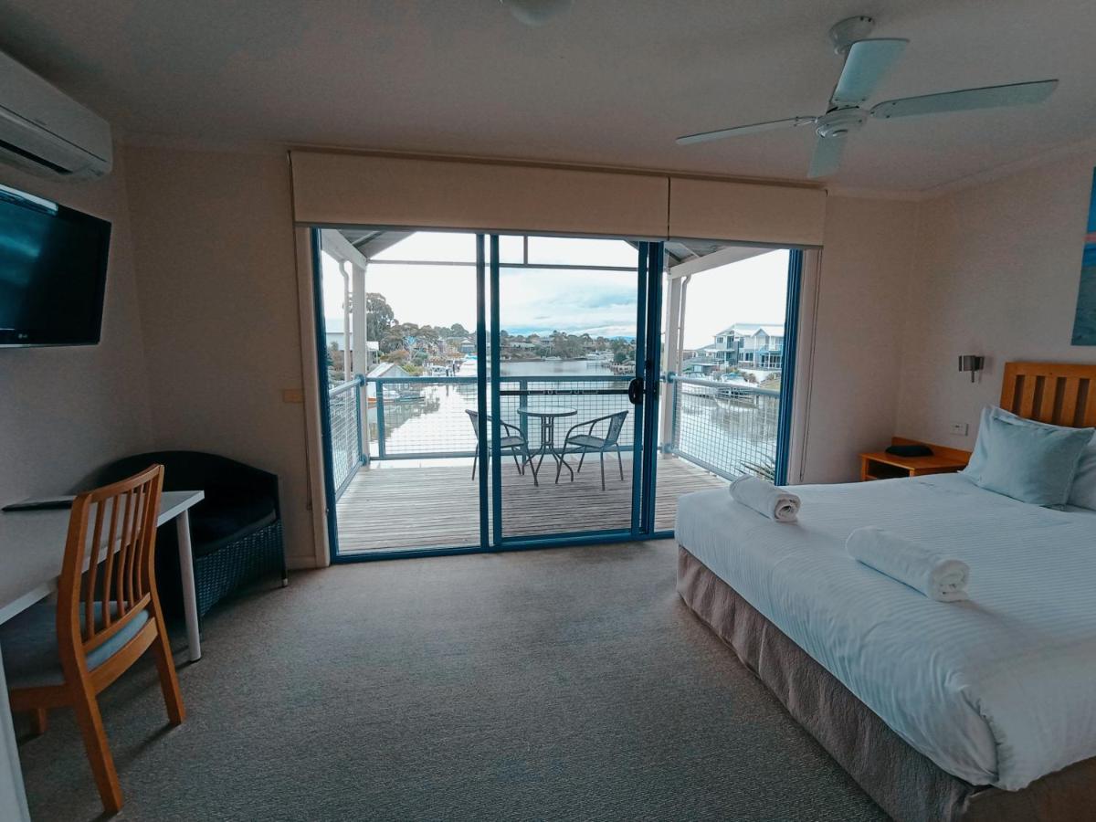 The View - Captains Cove Waterfront Resort Paynesville Exterior photo