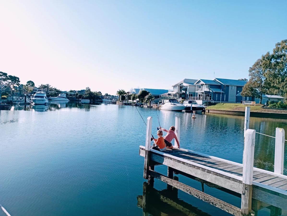 The View - Captains Cove Waterfront Resort Paynesville Exterior photo